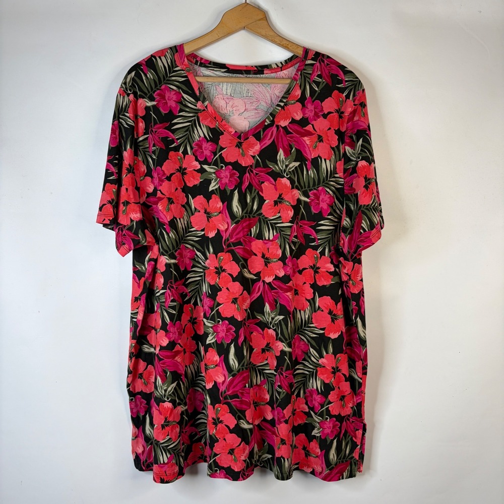 Catherines T-Shirt Women 1X 18/20W Black Red Floral Tropical V-Neck Tee